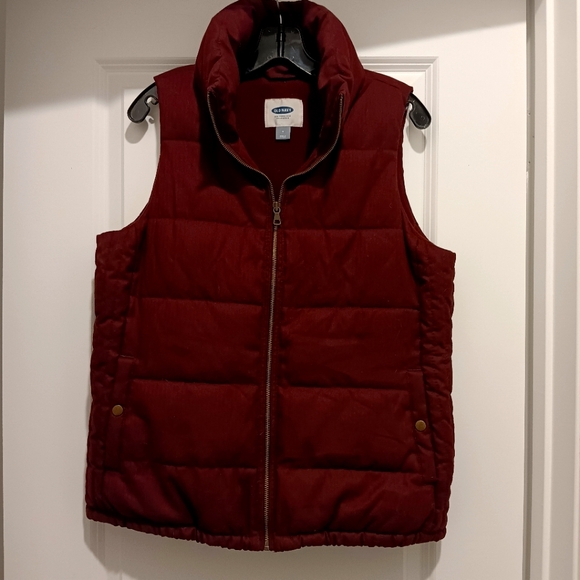 OLD NAVY Aggie maroon or burgundy  puffer vest - M - Picture 1 of 6